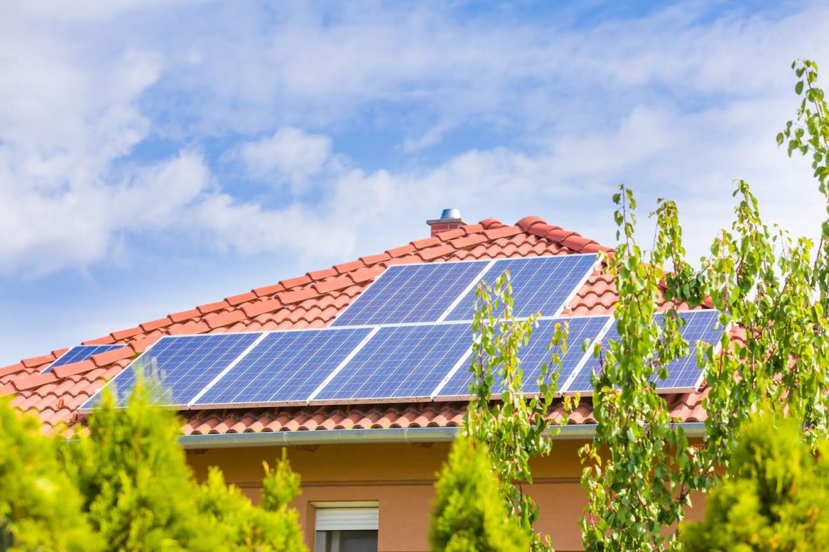 Keep solar-panel recycling concerns in context
