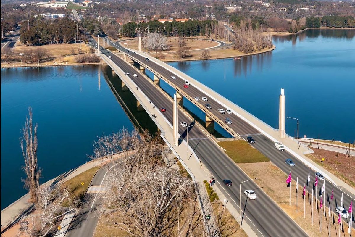 A new bridge for the tram over troubled water