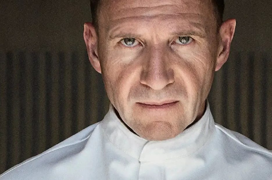 Fiennes makes a menacing meal of ‘Menu’ role