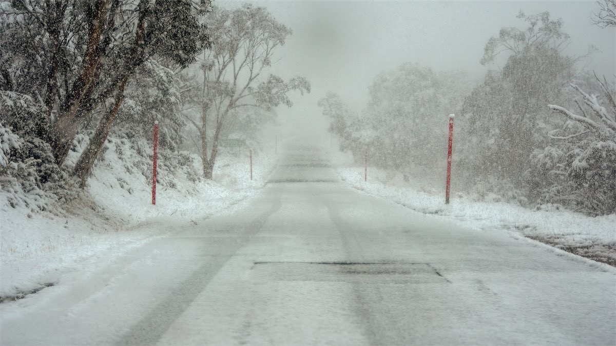 Police urge care in weekend snow