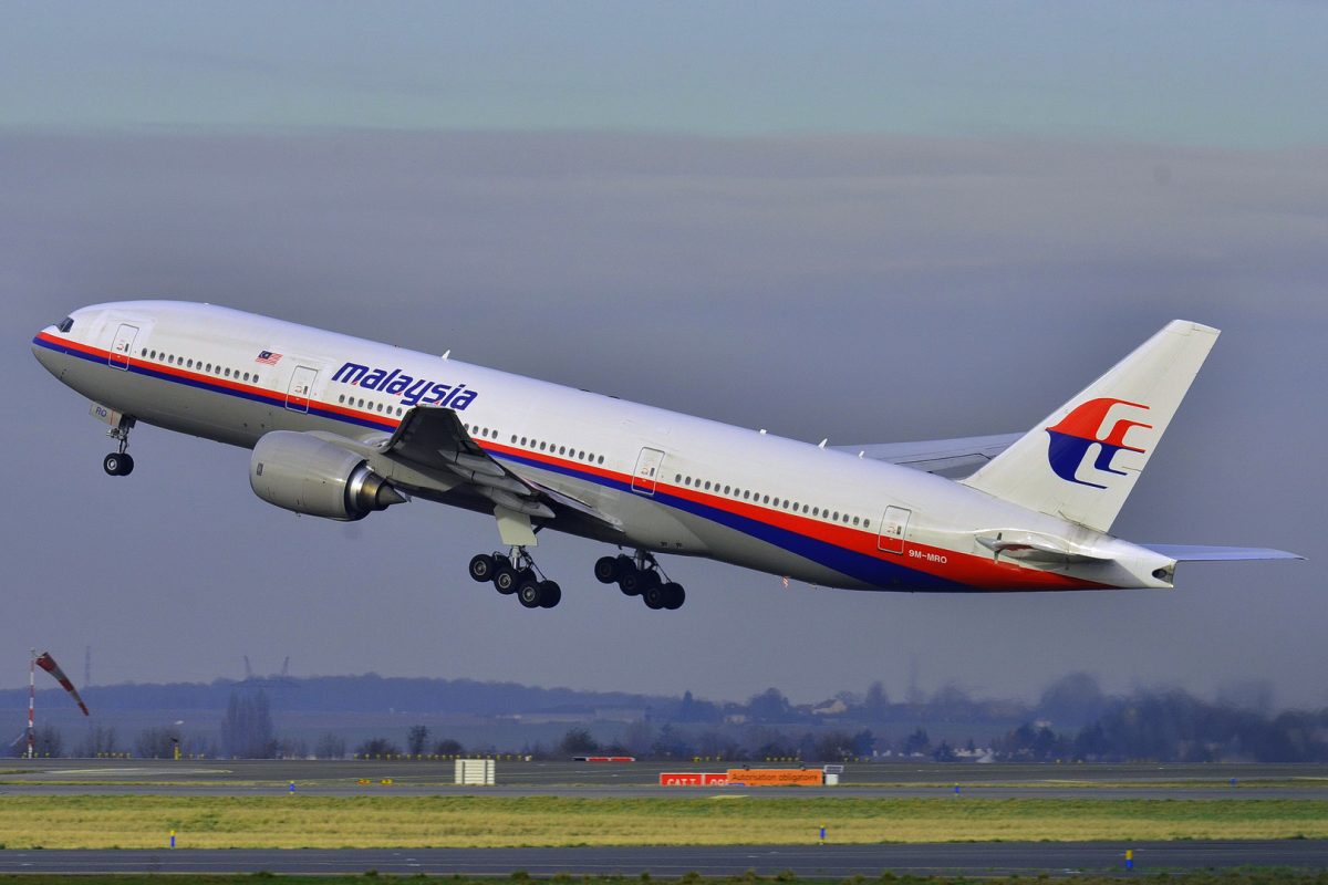 Unruly passenger forces flight to turn back to Sydney