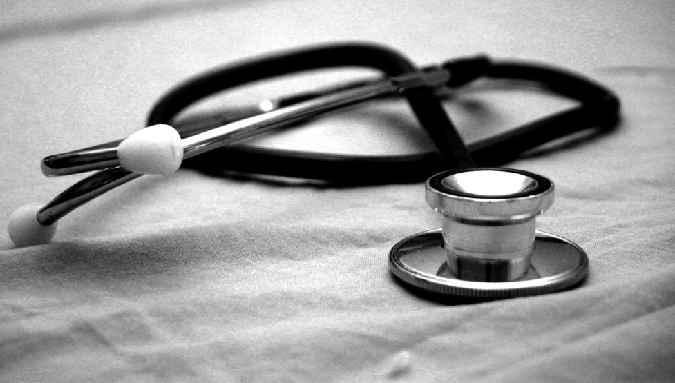 Not a real doctor: AI struggles to treat human patients