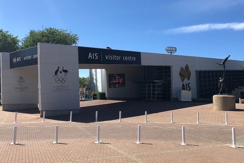 Leave the AIS alone, says Lee