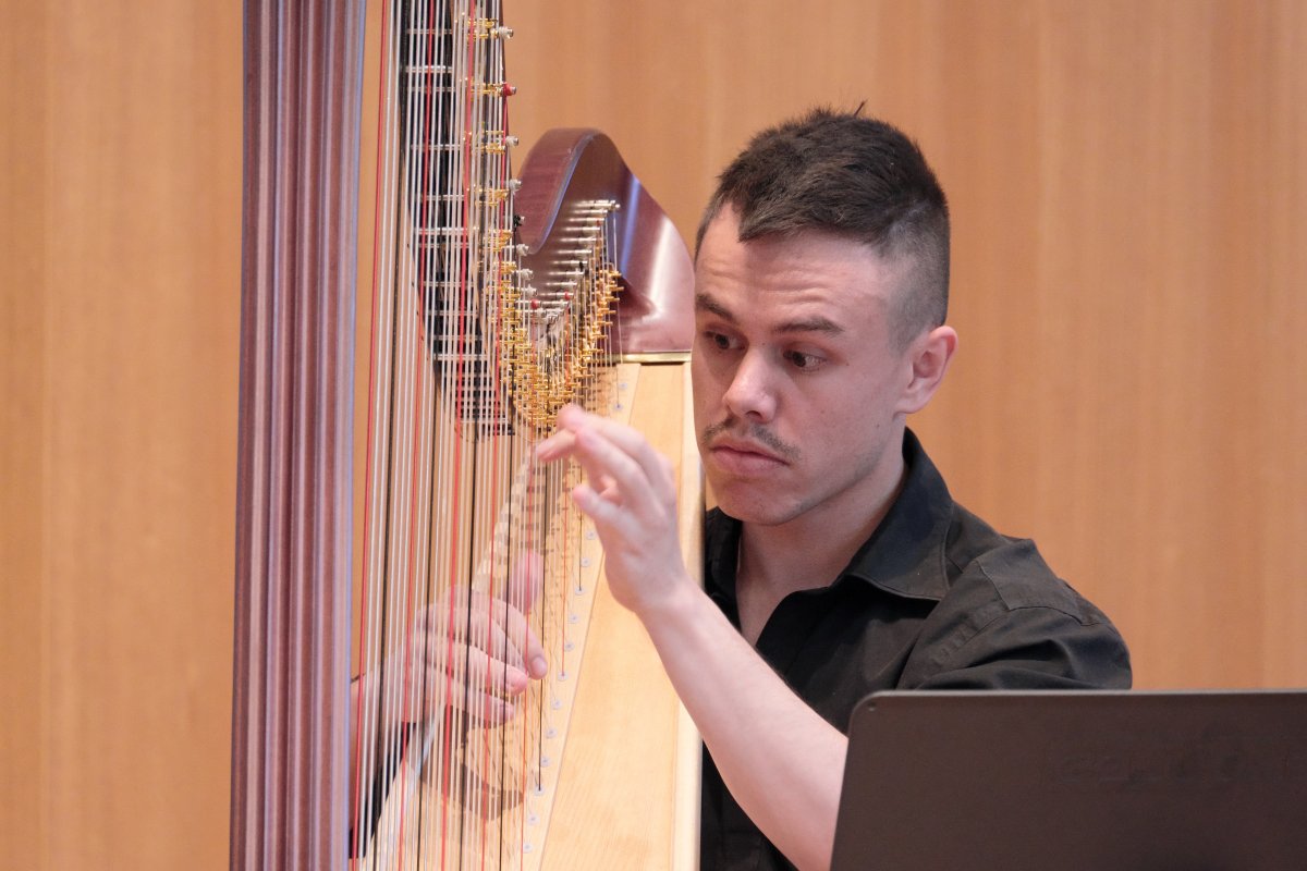 Duo triumphs with music to swoon to