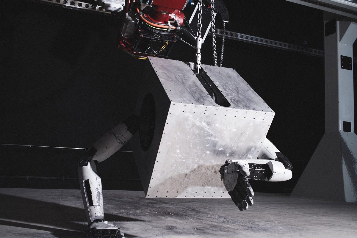 Robotic sculpture ‘dances’ into being at the gallery