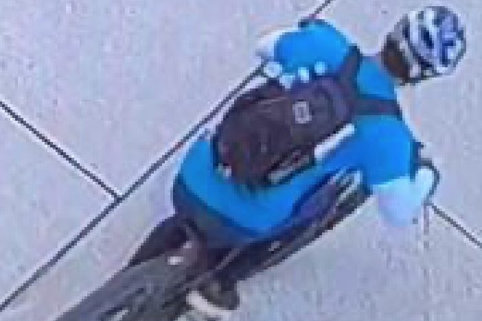 Cyclist leaves child with leg injury
