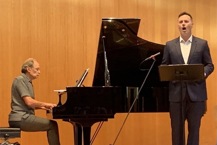 Passionate recital of bitter-sweet romantic songs