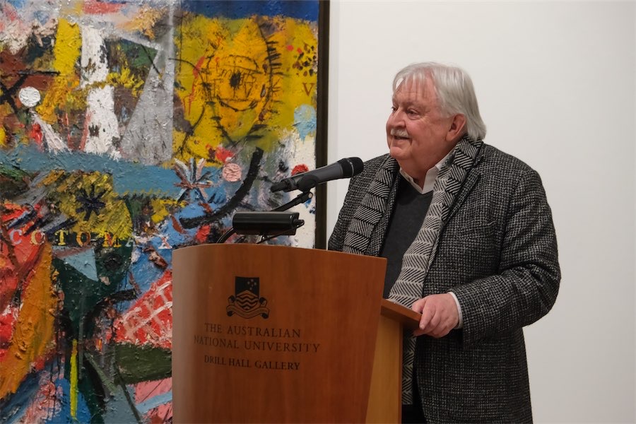 Maloon bounces back, still waving the gallery flag