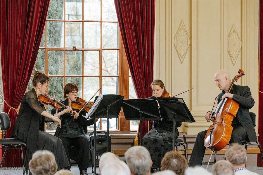 Warming program of string quartets