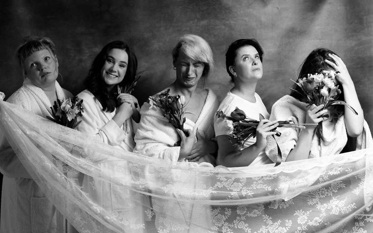 Behind the scenes, with the bridesmaids