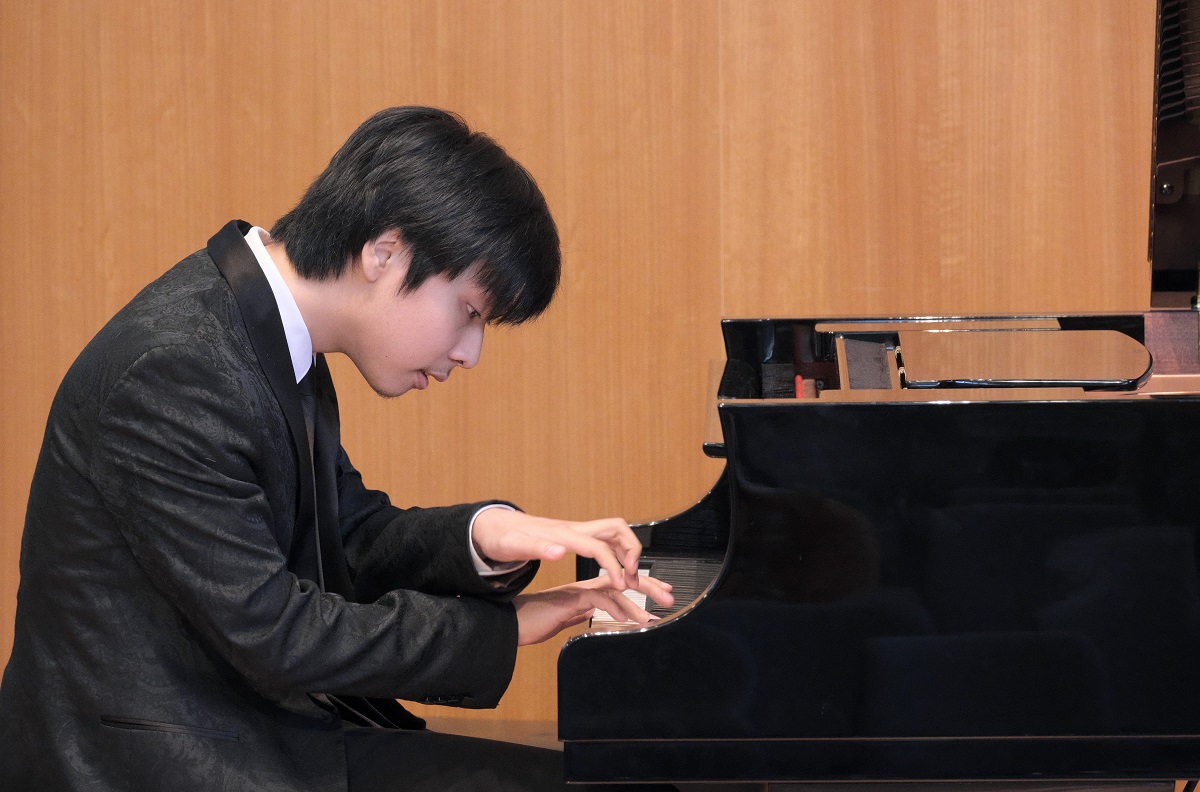 An eight-day feast of piano playing