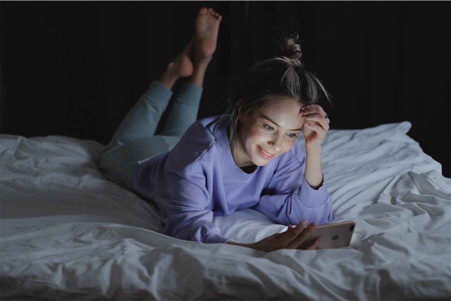 Relax, that blue light isn’t keeping you awake