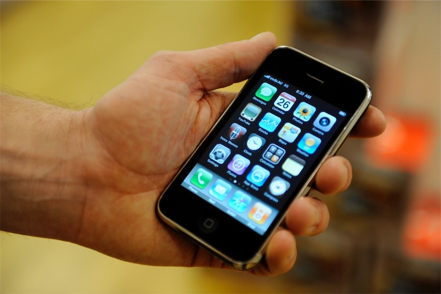 Telcos to block phones that don’t link to triple zero
