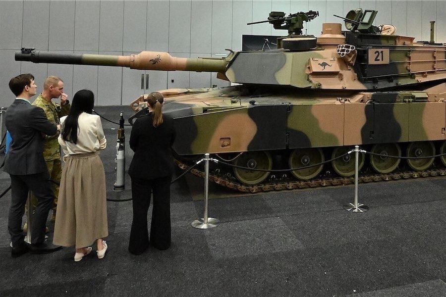 Ukrainian president thanks Australia for tanks donation