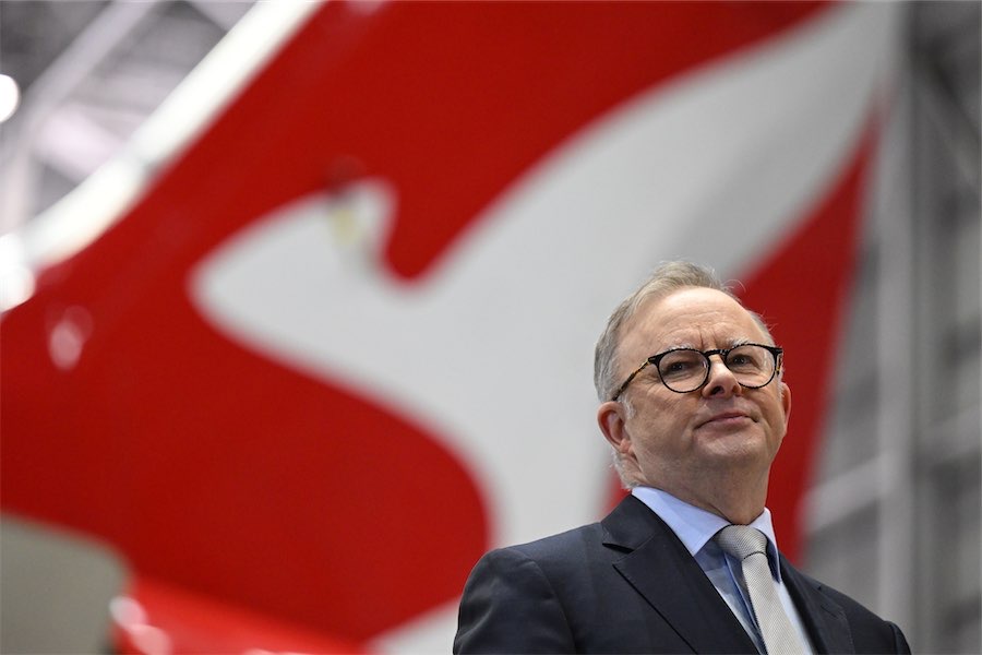 Labor, coalition ensnared in flight upgrade furore