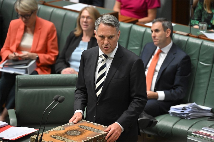 Marles’ dead bat helps Labor through a difficult week