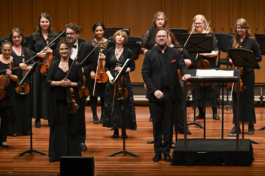 Orchestra in sync with conductor’s powerful program