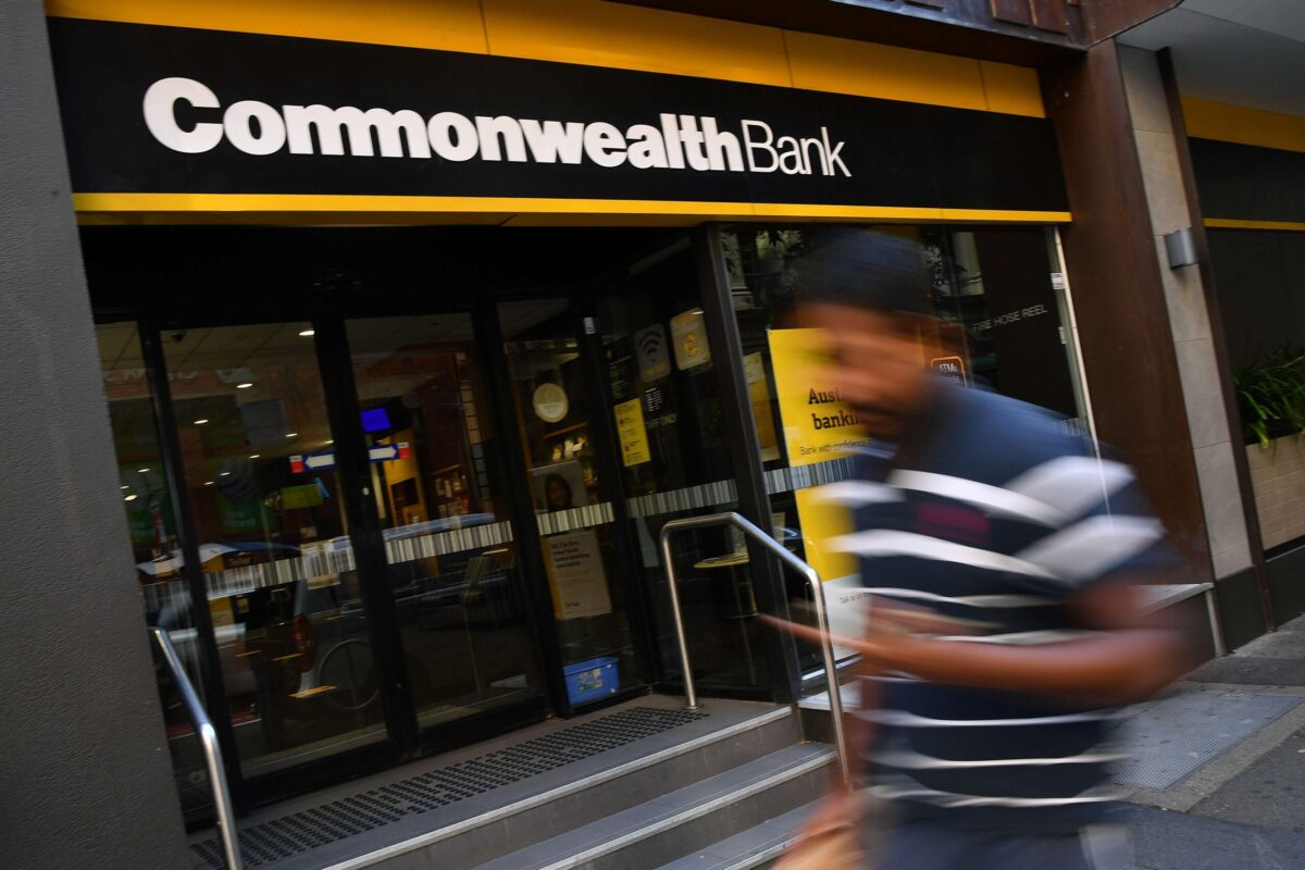 Bank’s bungled cash fee a sign of anti-branch shift