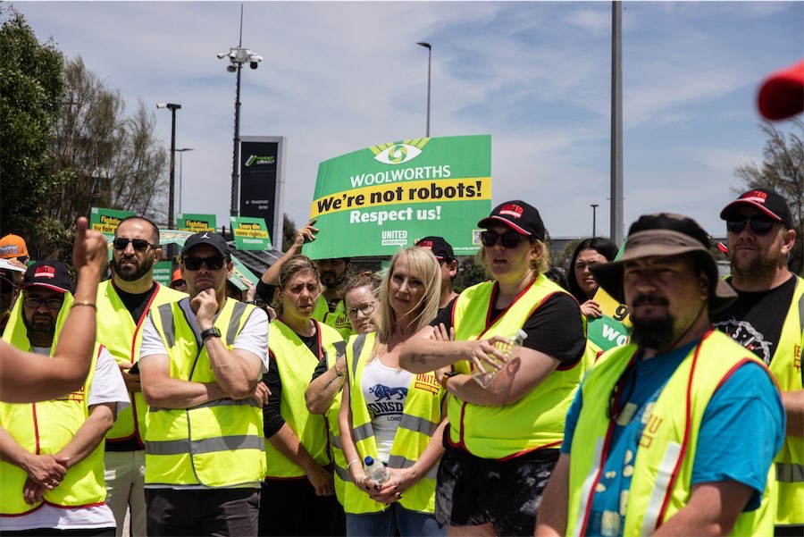 Woolies nabs union deal to end warehouse strike