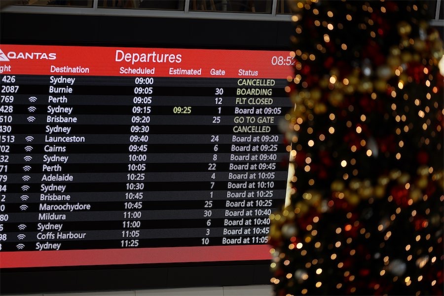 Striking Qantas engineers look to crash Christmas party