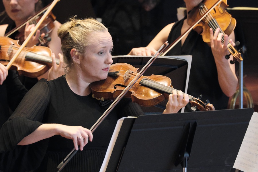 Thrilling ensemble’s joyful performance
