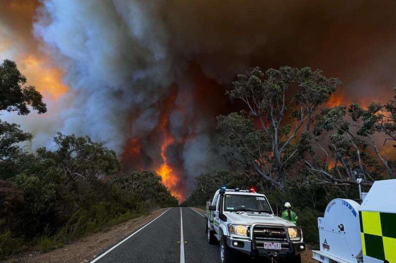 Homes destroyed as massive bushfire continues to burn
