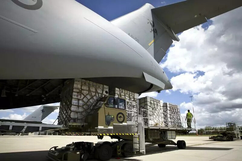 Vanuatu quake aid arrives, stranded Aussies flown home