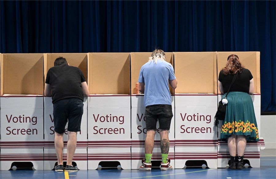 Poll places coalition in election pole position