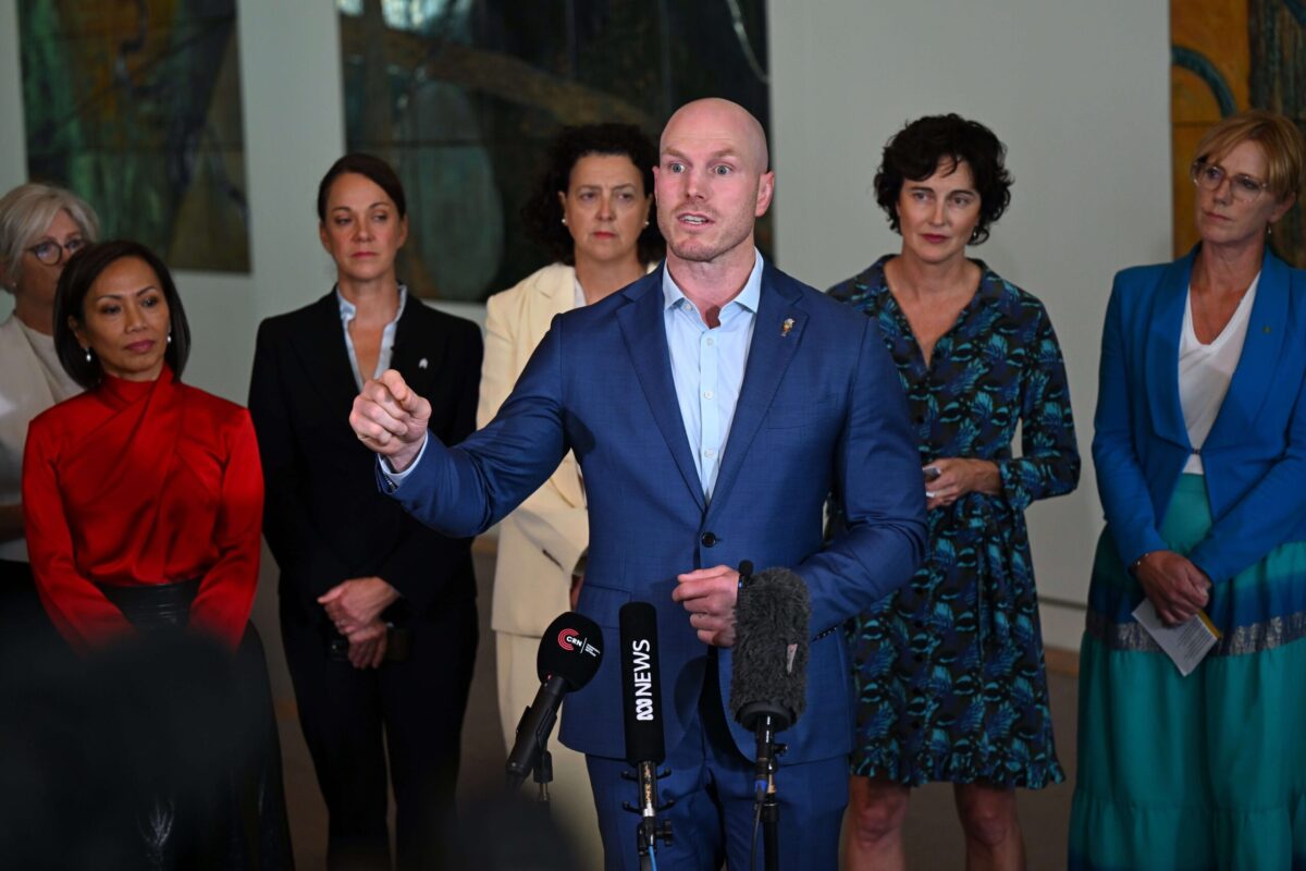 Independents seize on ‘unfair’ deal to boost campaign