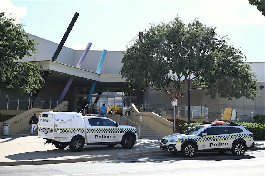 Man with knife puts Canberra shopping centre into lockdown