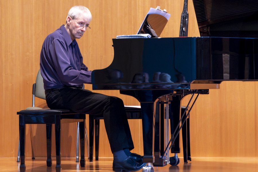 Movie music stars in piano concert