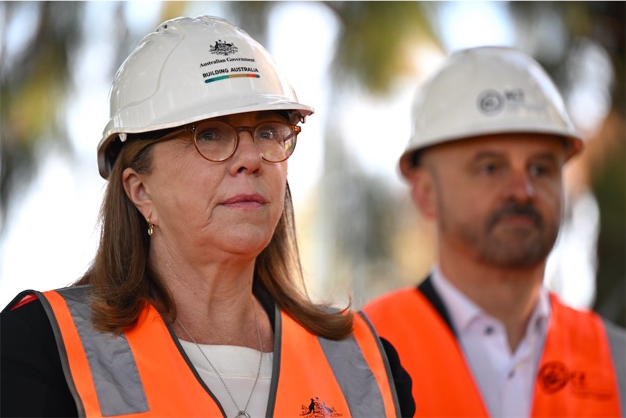 No costings, but federal Labor just loves paying for light rail