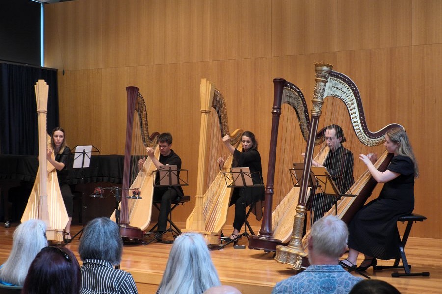 ‘Thrilling and inspiring’ debut from harp ensemble