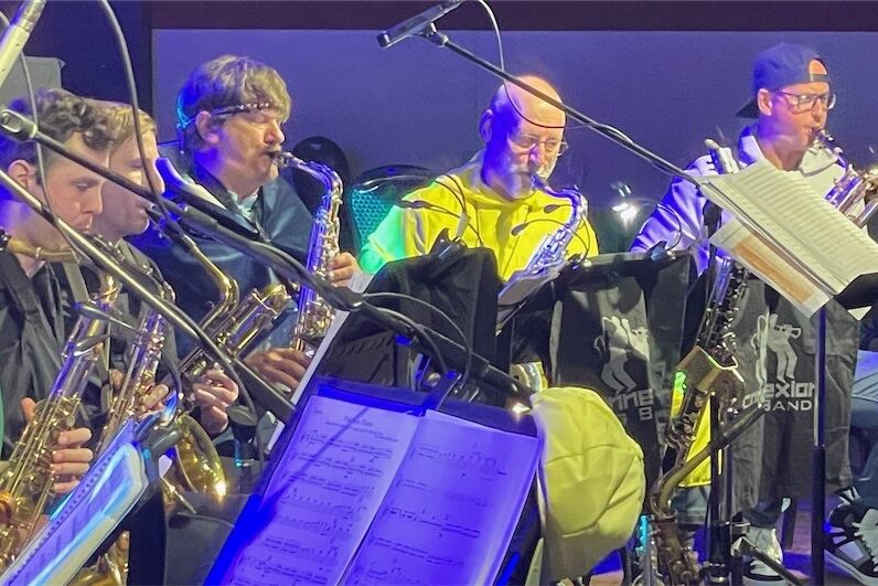 Big-band music that makes the right Connexion