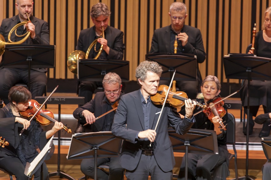 Baroque orchestra thrills with fresh, crisp, seamless playing