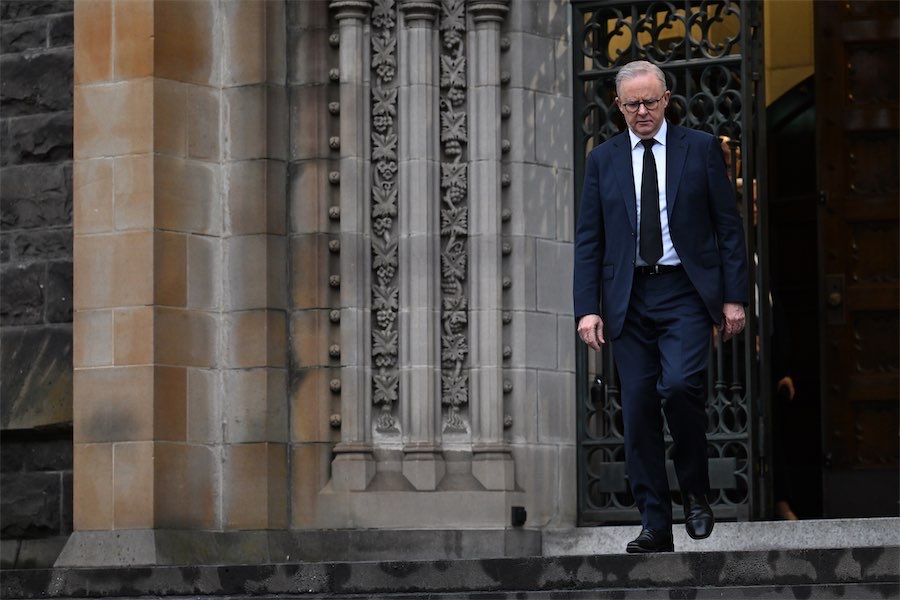 Election campaign at half-mast as leaders remember Pope
