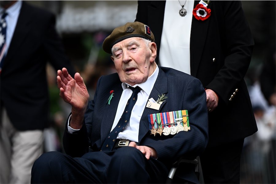 Aussies mark Anzac memory of diggers young and old