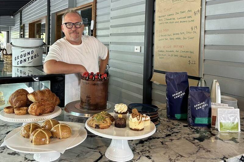 Businesses on the border celebrate daylight savings end