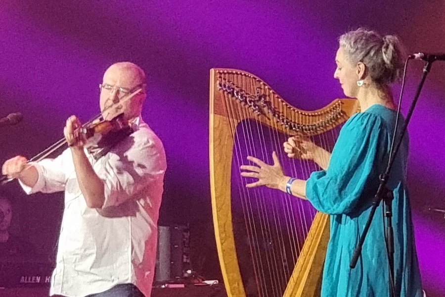 Old friends and new get the folk festival off to a good start