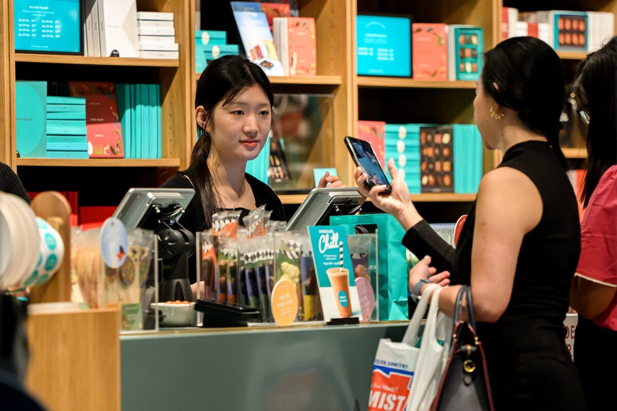 Warm weather, Cyclone Trump hit consumer recovery