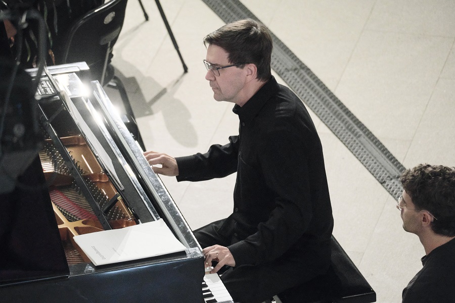 A grand hour of assured playing
