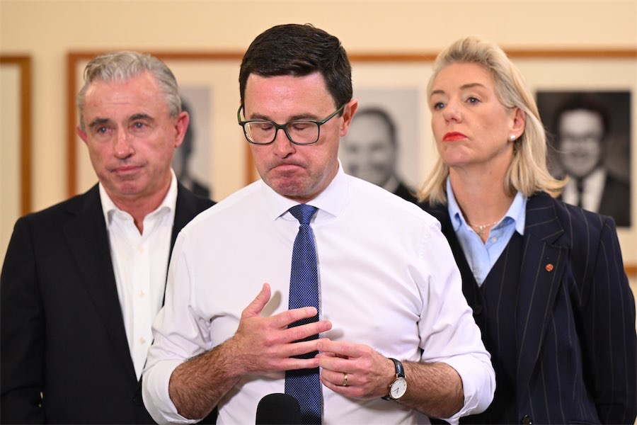 Olive branches offered for possible coalition reunion