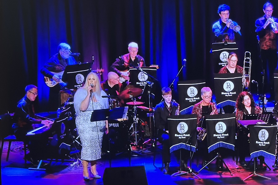 Band puts the swing into Abba songs