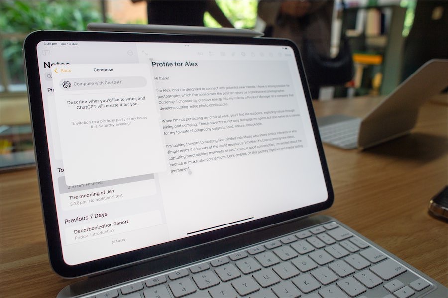 Apple boosts AI features but leaves Siri behind for now
