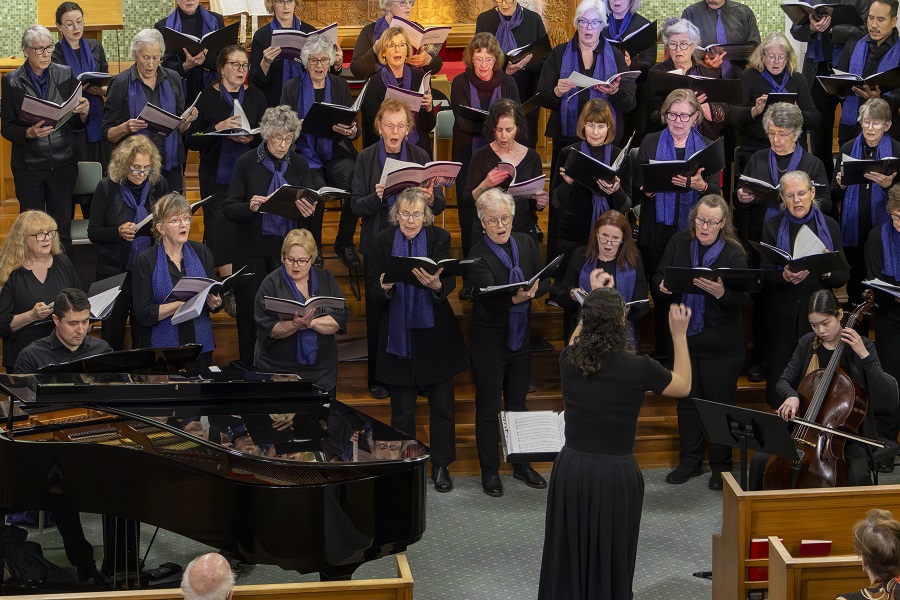 Community chorale’s concert of snow and fine singing