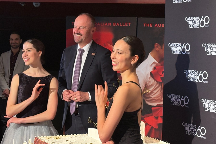 Theatre celebrates its 60th with a big cake