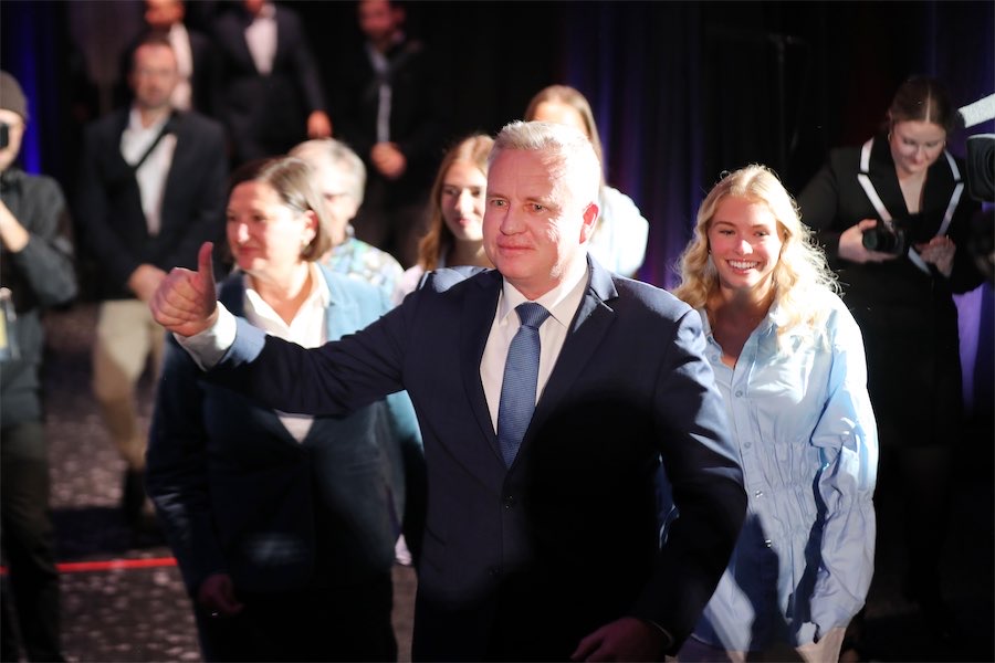 Another Tasmanian hung parliament, but Liberals ahead