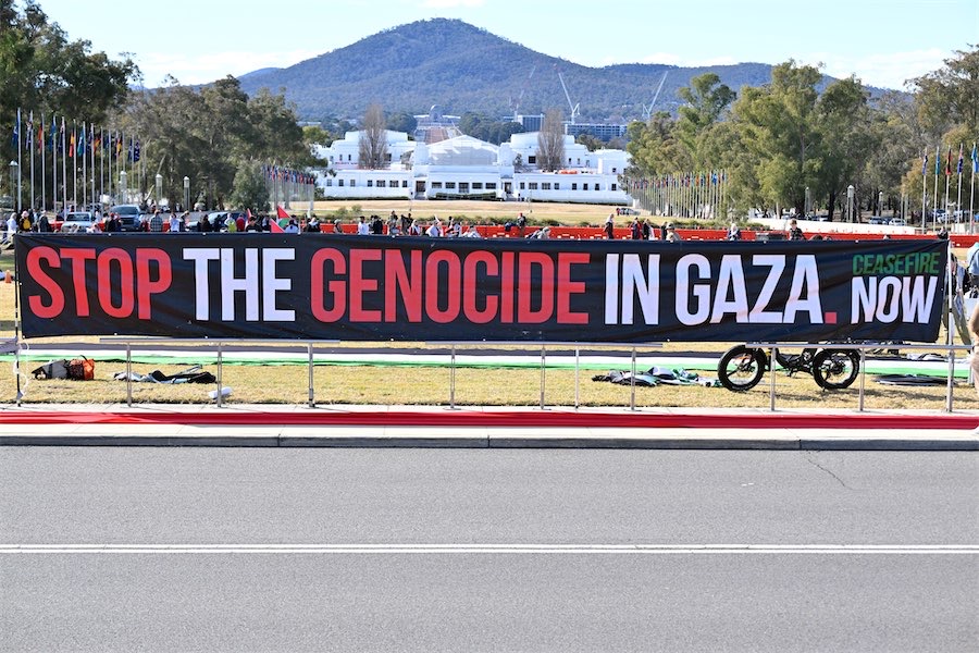 Protesters urge Israel sanctions ahead of MPs return