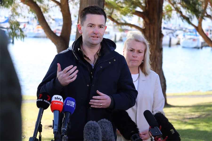 Labor keeps hope of governing after horror state poll