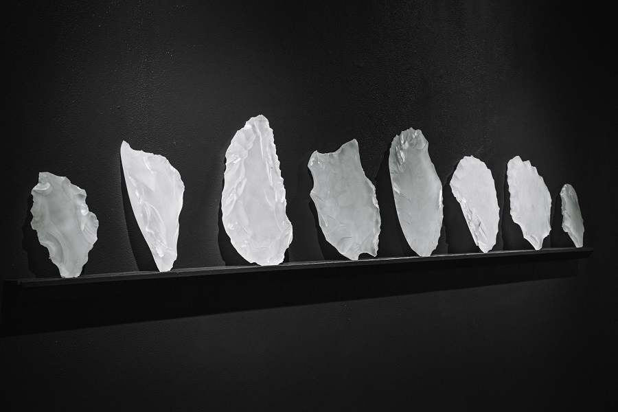 Tracing destruction in glass and light